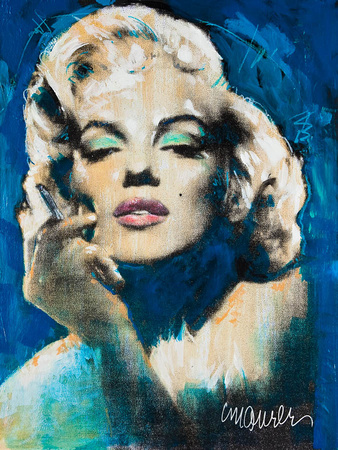 Marilyn Monroe - Smoking